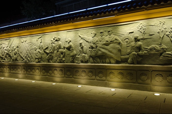 大理軍區廣場圍墻浮雕夜景_副本.jpg